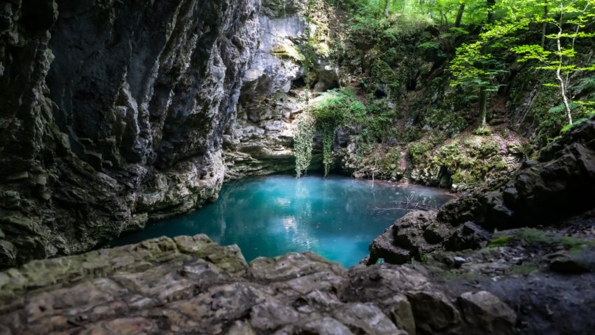 Lacul Dracului, bijuteria din Caraș Severin