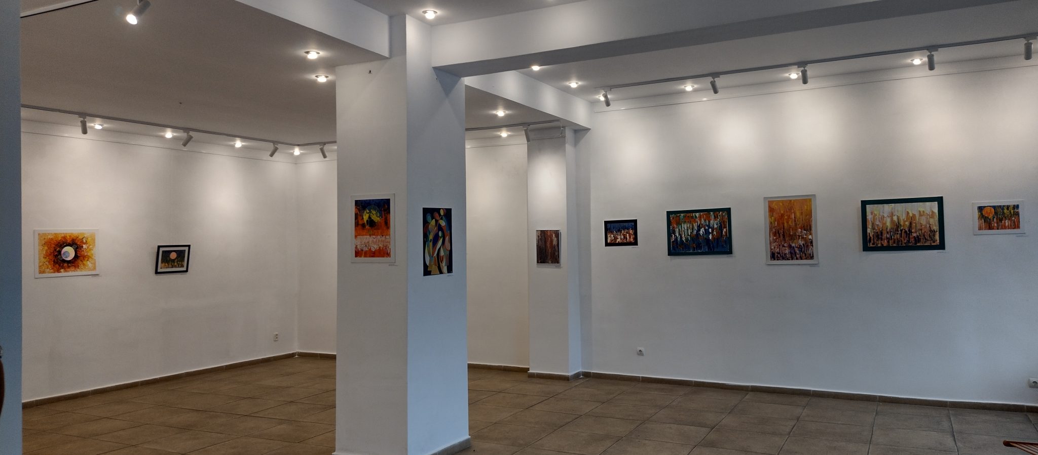Expoziția ,,Sub semnul soarelui”, la Galeriile Municipale de Artă din Târgu-Jiu