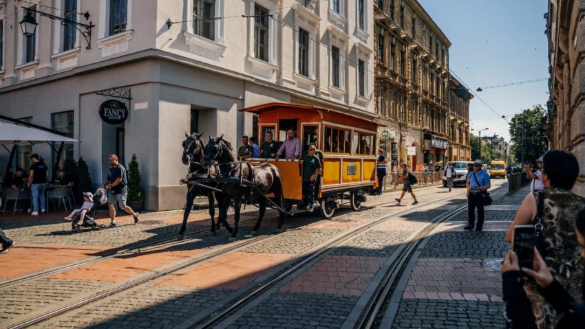 Tramvaiul tras de cai a circulat, din nou, pe străzile Timișoarei | GALERIE FOTO
