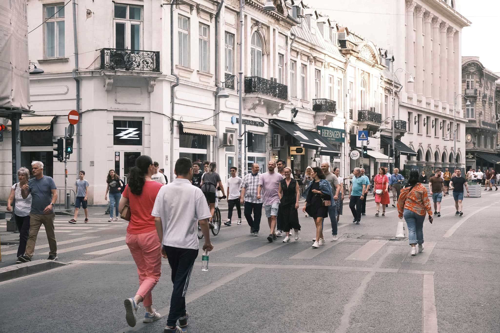 BUCUREȘTI: Calea Victoriei, din nou pietonală