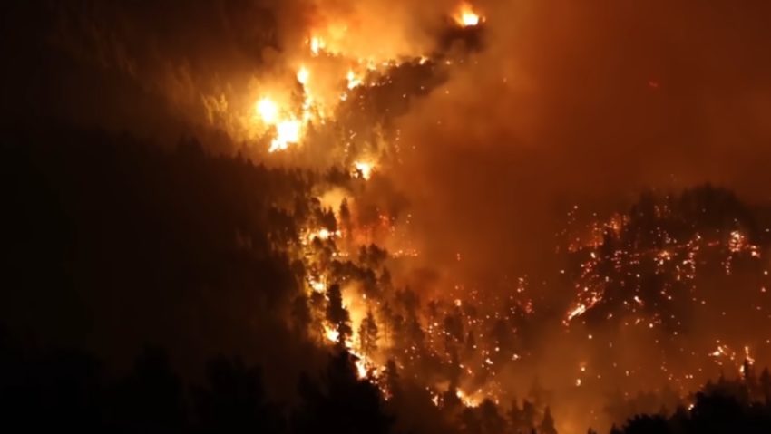 GRECIA: Mii de turişti evacuaţi din cauza unui incendiu forestier pe insula Rodos