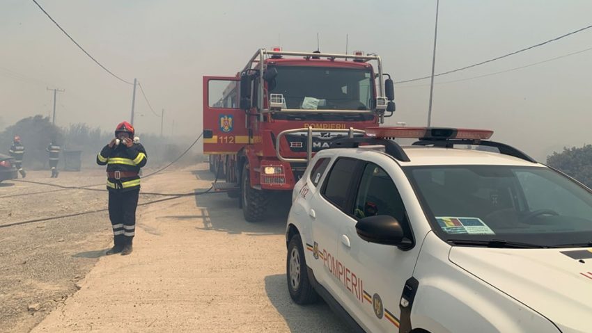 Nouă predare de ștefată a pompierilor români care luptă cu incendiile din Grecia