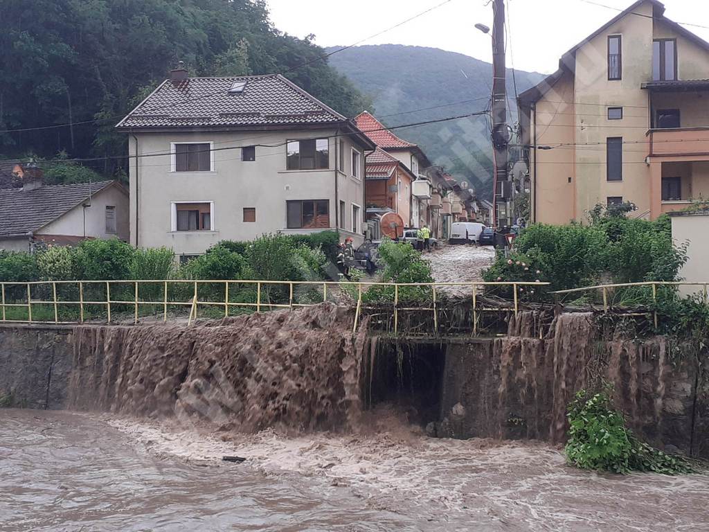 Valori istorice ale cantităţilor de precipitaţii, înregistrate în luna iunie