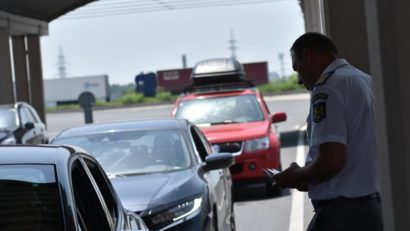 ARAD: Cozi de maşini la ieşirea din ţară pe la Nădlac