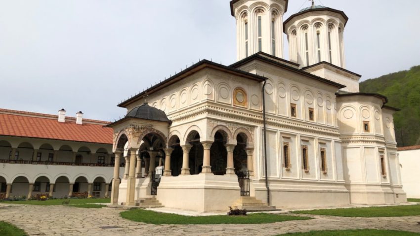 VÂLCEA: Sfinții Martiri Brâncoveni, cinstiți la Mănăstirea Hurezi