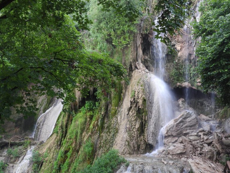 HUNEDOARA: Transformare spectaculoasă a cascadei Clocota