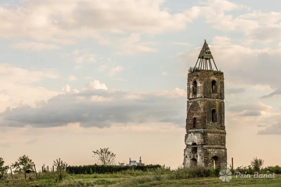 Ambulanţa pentru Monumente intervine la Turnul de pe Deal din Grădinari