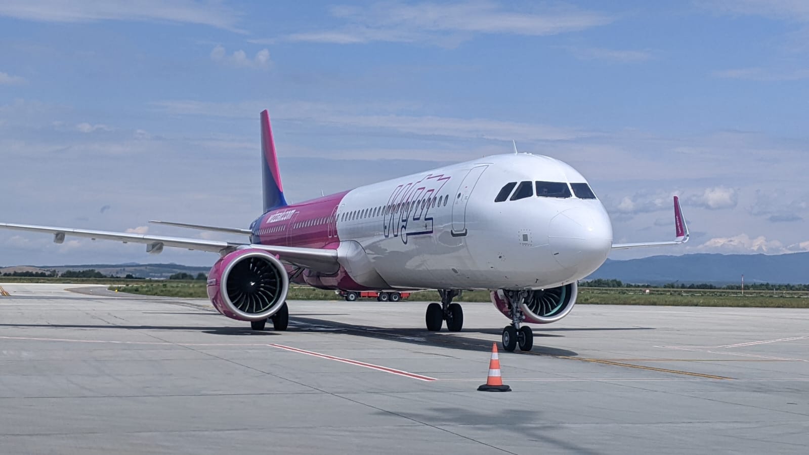 Wizz Air operează zboruri pe Aeroportul din Brașov | VIDEO