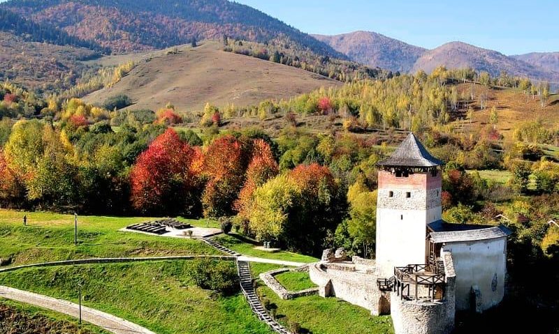 Cetatea medievală Mălăiești, magnet pentru turiștii care ajung în Hunedoara