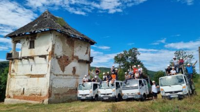 GORJ: Cula Crăsnaru, salvată de voluntarii de la ”Ambulanța pentru monumente“