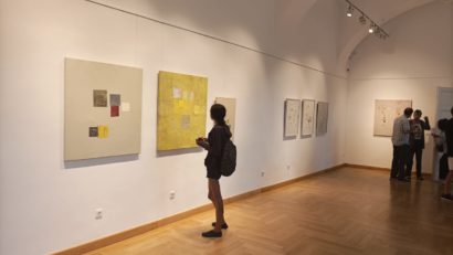„Geometria gestului”, expoziția care se transformă sub ochii vizitatorilor