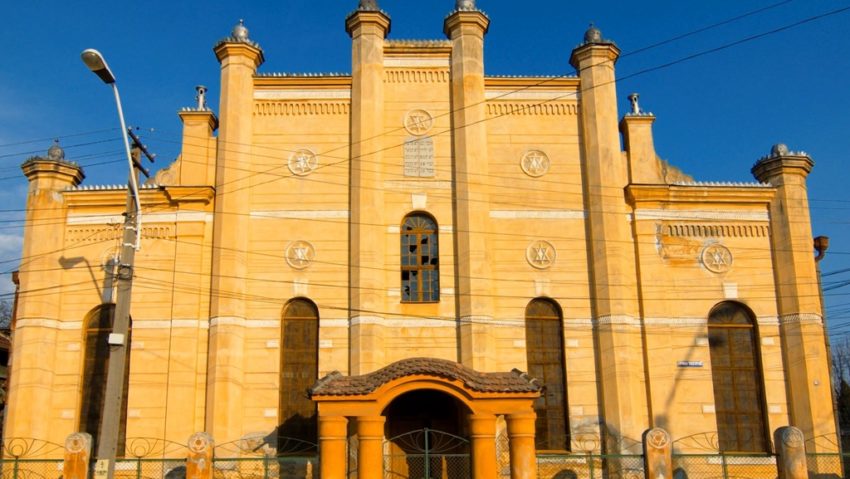 Turist în Transilvania: Casa de lângă Sinagoga din Mediaș | AUDIO