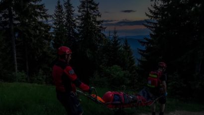 NEAMȚ: 4 turişti, recuperaţi de salvamontişti din zona Cascadei Duruitoarea