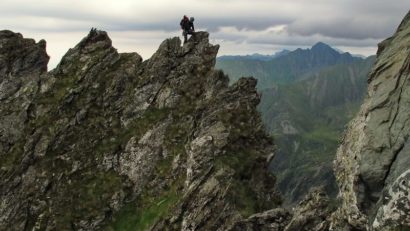 Patru turişti, blocaţi pe un traseu de alpinism din Munţii Făgăraş