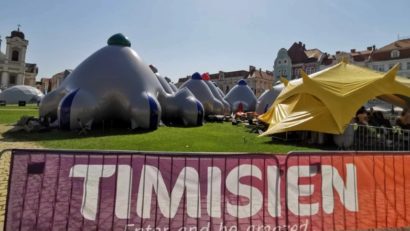TIMIȘOARA: Labirint gonflabil uriaș în Piața Unirii, la Festivalul Plai