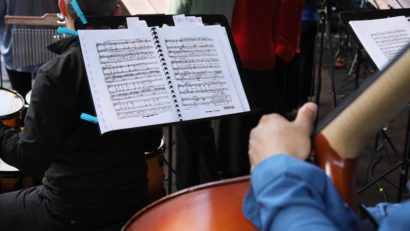 IAȘI: Orchestra simfonică și Corul academic concertează pe esplanada Palatului Culturii