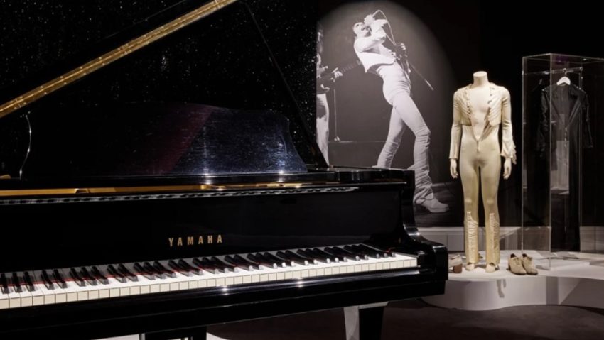 Pianul lui Freddie Mercury, vândut la licitație cu 1,7 milioane de lire sterline | VIDEO