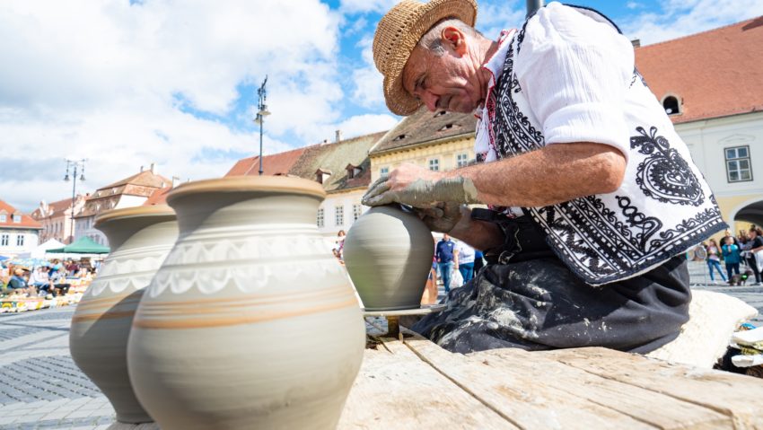 Târgul Olarilor, în Piața Mare din Sibiu