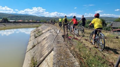 CLUJ: Tură cu bicicleta pe Valea Căpușului și culmile din Munții Gilăului