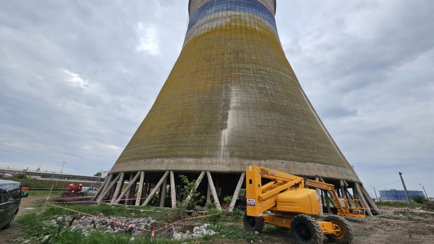 Turnul albastru al combinatului Azomureș va cădea în 9 secunde