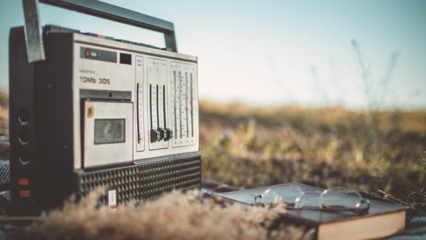 aparat radio - foto - unsplash aparat radio - foto - unsplash