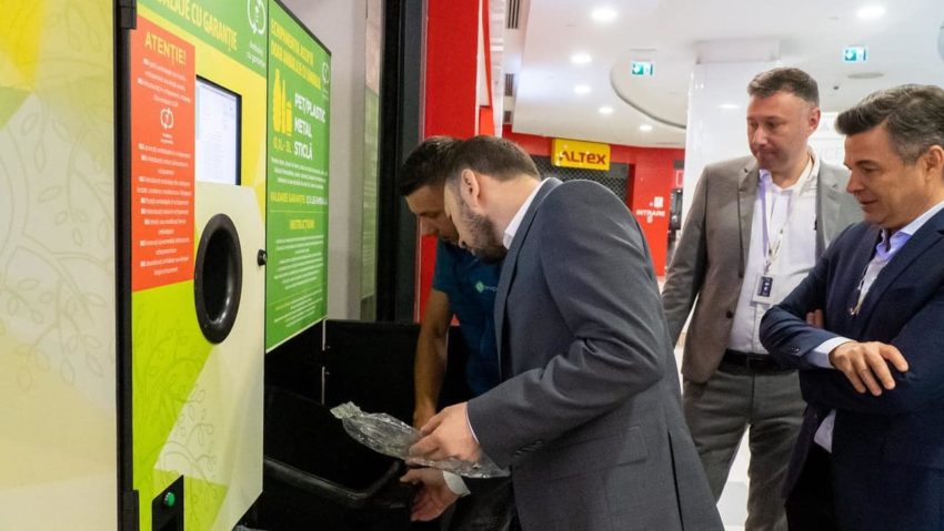 Ministrul Mediului testează, la un hypermarket, soluţia de colectare şi reciclare a ambalajelor de băuturi