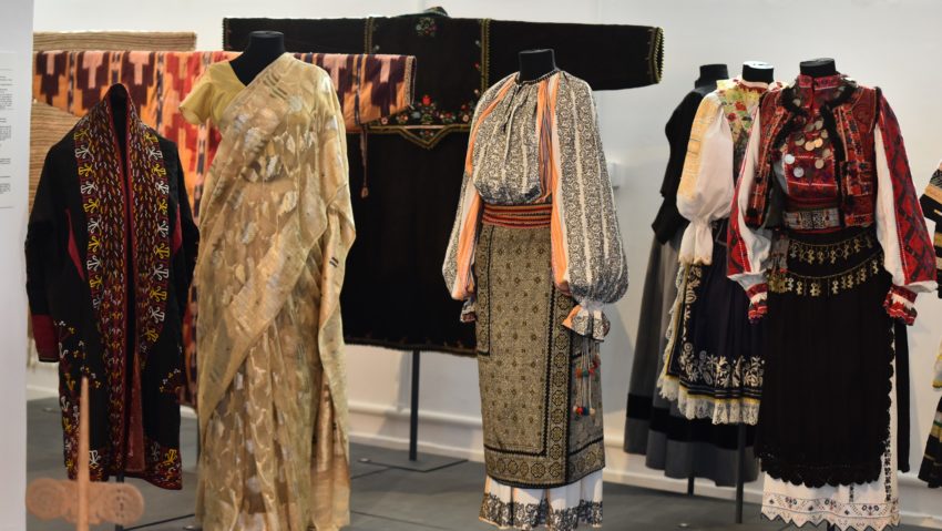 HUNEDOARA: Muzeul Textilelor din Băița și legătura sa cu Muzeul Metropolitan din New York