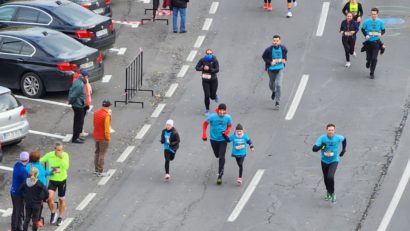 BRAȘOV: Alergători toate vârstele au înfruntat frigul și au luat parte la Crosul 15 Noiembrie
