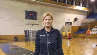 Profa „haiducilor”: Prima femeie, pe banca tehnică a unei echipe de handbal masculin