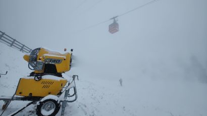 În Poiana Brașov, au început pregătirile pentru sezonul de schi