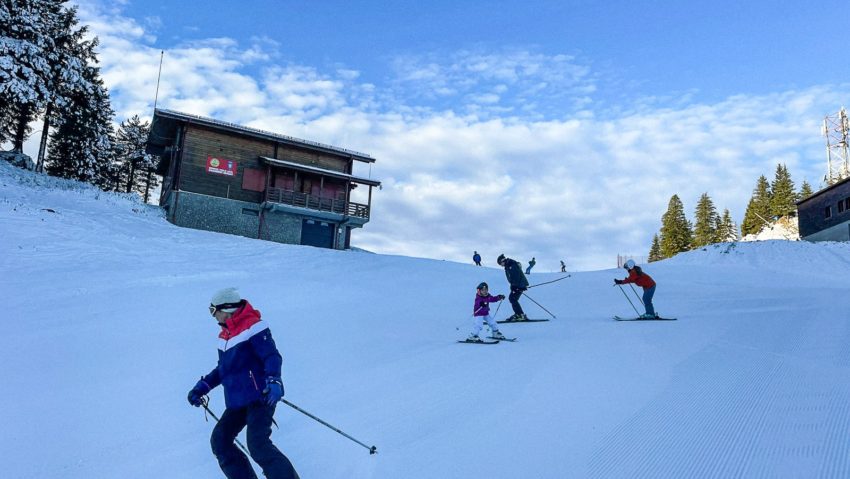 Tarife reduse pentru practicarea sporturilor de iarnă, pe pârtiile din Poiana Brașov