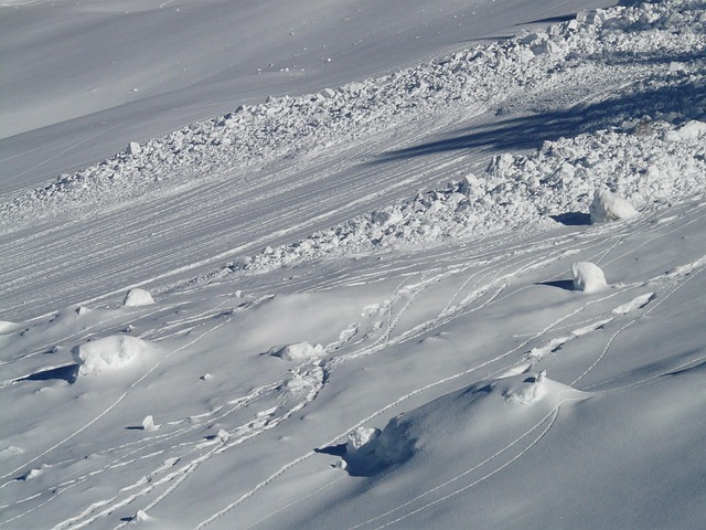 Risc însemnat de avalanşe în munţii Făgăraş, Ţarcu, Godeanu, Parâng şi Şureanu