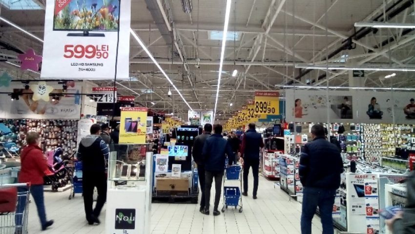 Programul marilor magazine din România, de Crăciun și Anul Nou
