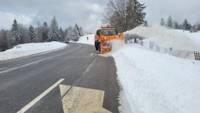 INFOTRAFIC: Se circulă în condiții de iarnă pe mai multe drumuri din România. 12 județe sunt afectate de ninsori și viscol