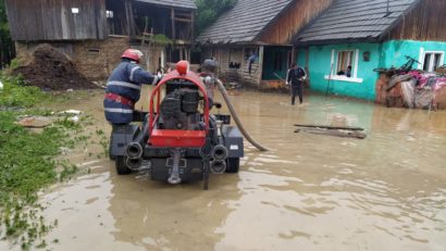 Atenţionări de inundaţii în nouă bazine hidrografice, până miercuri