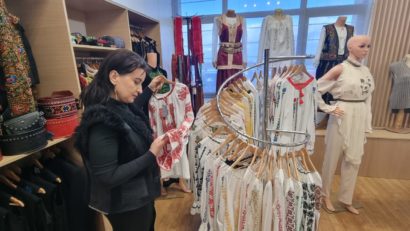 BRAȘOV: Atelier de creație, din dragoste pentru portul popular