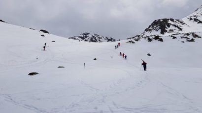 Recomandările salvamontiștilor pentru turiștii care petrec Revelionul la schi
