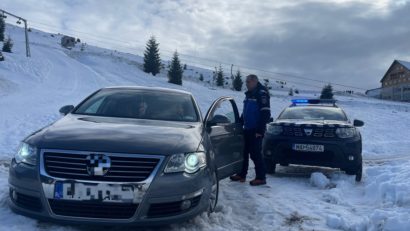 CARAȘ-SEVERIN: Un șofer teribilist, blocat cu mașina la baza unei pârtii de schi