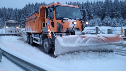 Se circulă în condiții de iarnă pe drumurile din centrul țării