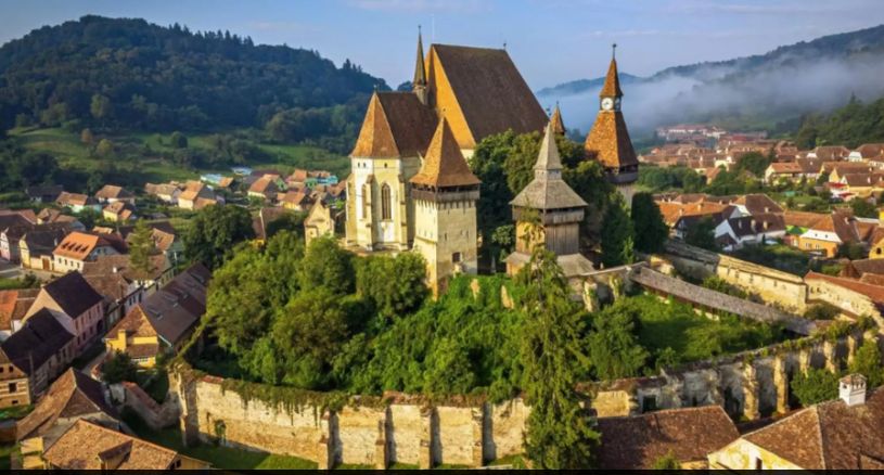 Ușa unei biserici din Transilvania deține recordul de „cea mai complicată încuietoare din lume” (VIDEO)