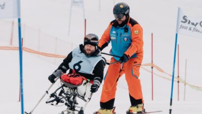 Încep taberele de schi adaptat persoanelor cu dizabilităţi
