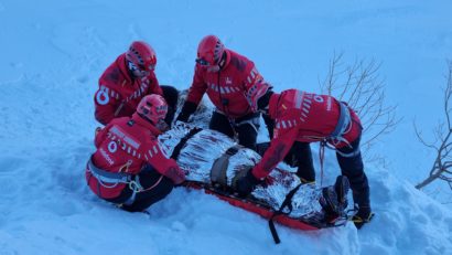 Salvamont Brașov: Aproape 500 de persoane accidentate la schi, în sezonul recent încheiat