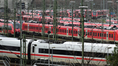 România cumpără trenuri electrice și locomotive noi