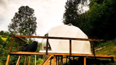 România are din ce în ce mai multe spații de cazare care oferă și varianta de tip „glamping”