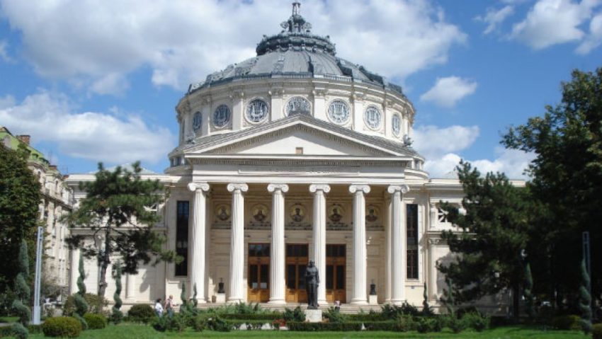 Orchestra Filarmonicii „George Enescu”, concert extraordinar dedicat doamnelor şi domnișoarelor