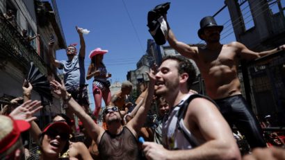 Cele mai mari şcoli de samba defilează la Carnavalul de la Rio de Janeiro