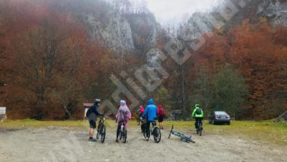 Traseele montane de pe Valea Cernei au fost marcate pentru biciclişti