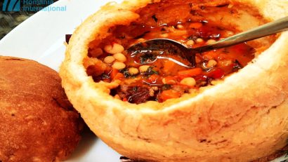 Ciorbă de fasole în pită