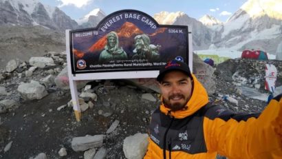 Alpinistul Adrian Ahriţculesei a pornit în prima rotaţie de aclimatizare pe Everest