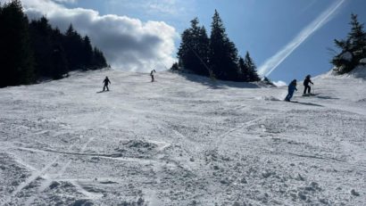 Condiții bune pentru practicarea sporturilor de iarnă în Poiana Brașov